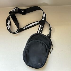 Lululemon vertical crossbody